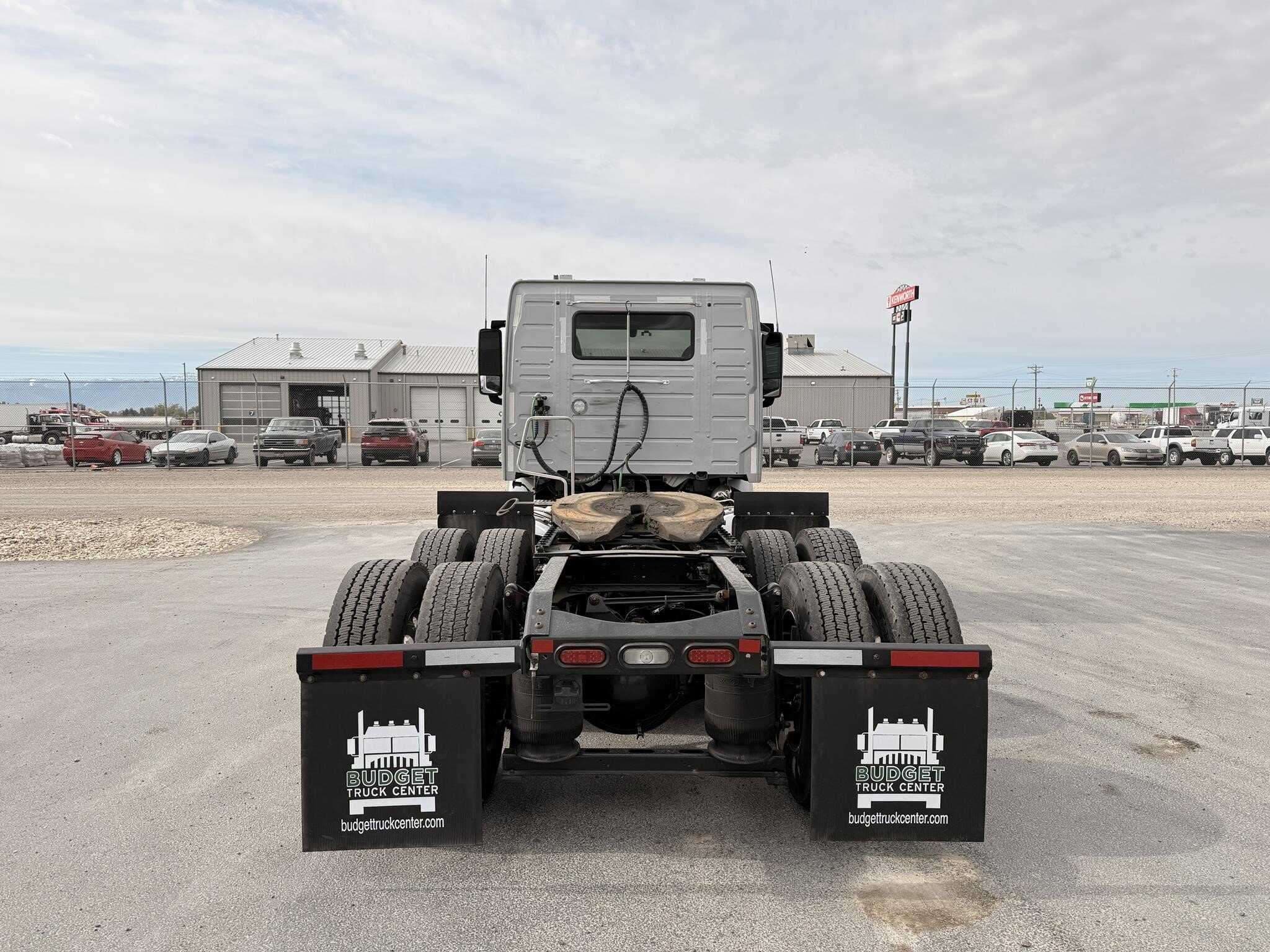 2020 Volvo VNR image 10