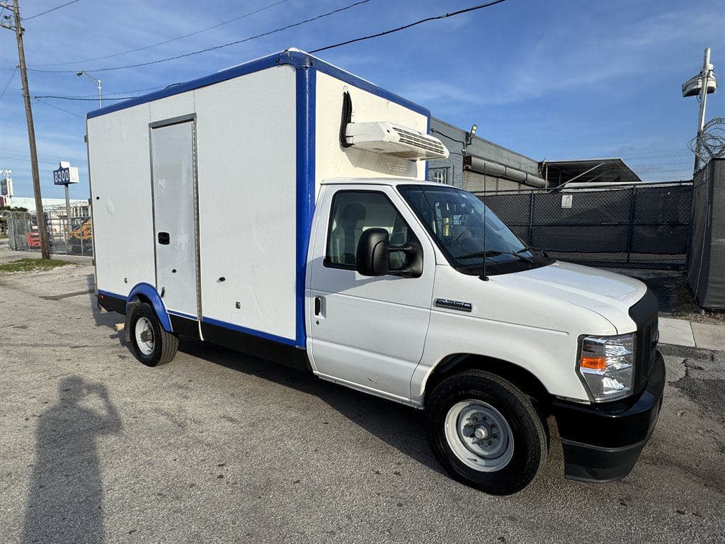 2023 Ford E350 Cutaway image 18