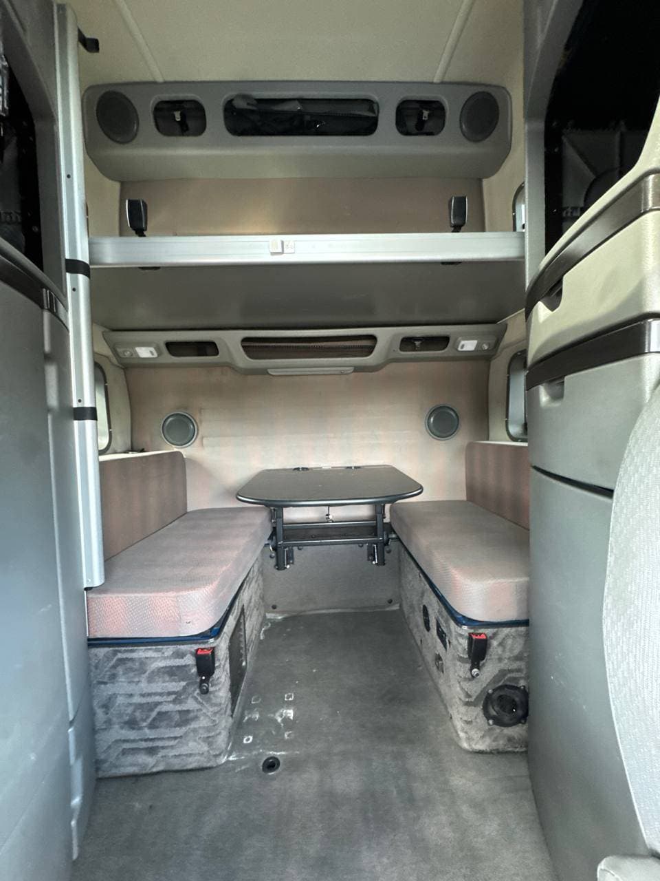 2022 Volvo VNL64T860 image 14