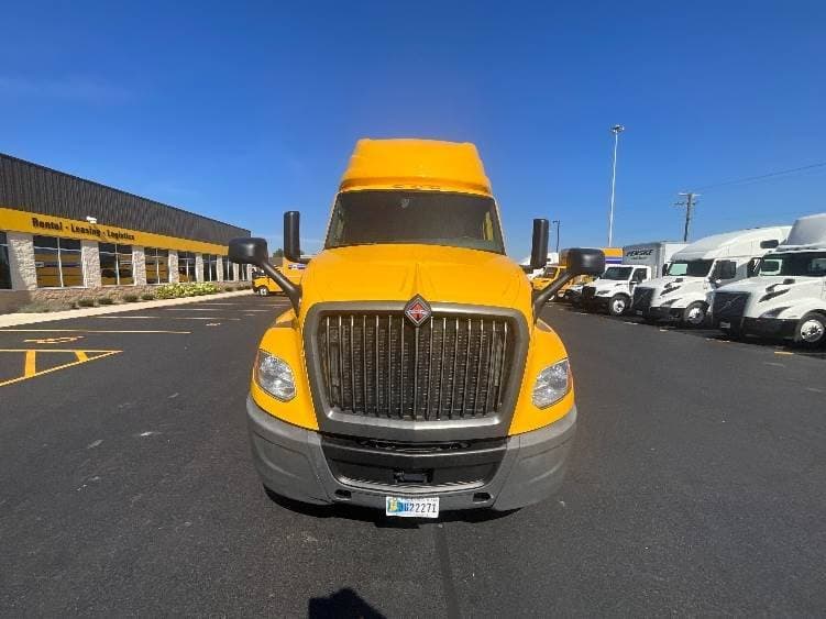 2022 International LT625 image 2