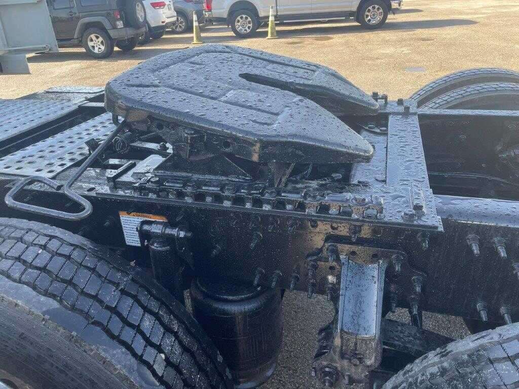 2020 Volvo VNL image 12