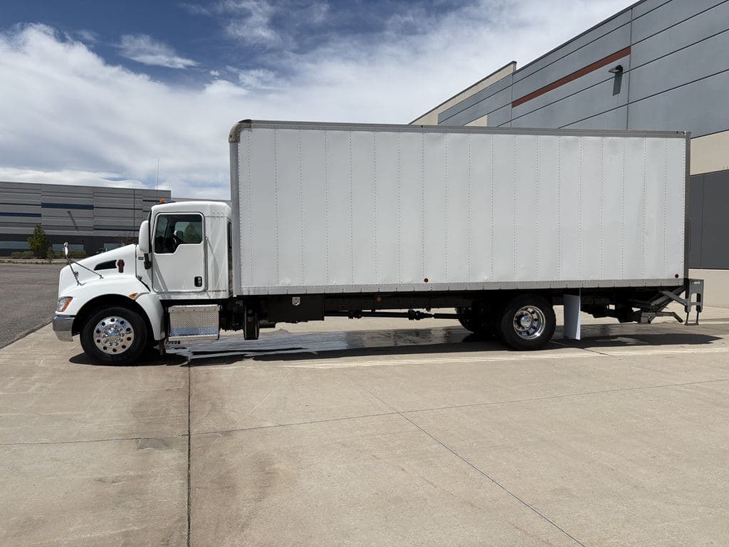 Used 2021 KENWORTH T270 image 19