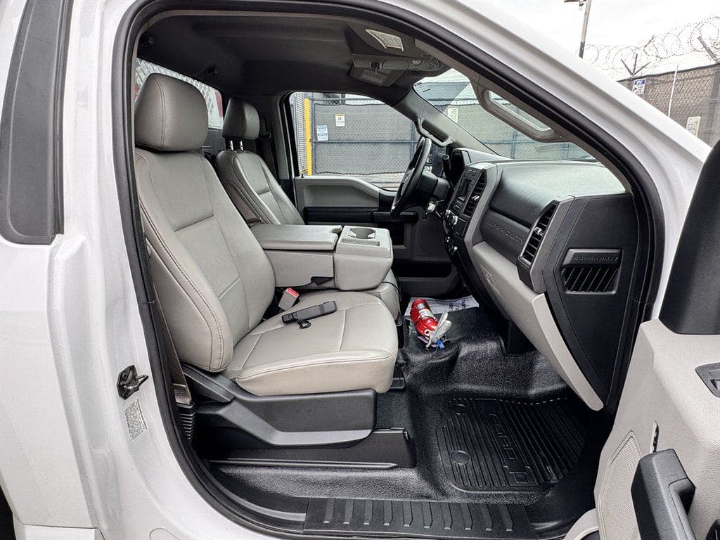2017 Ford F550 image 52