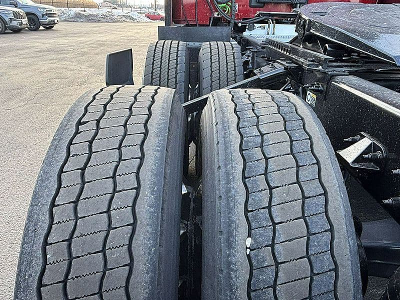 2023 Peterbilt 579 image 4