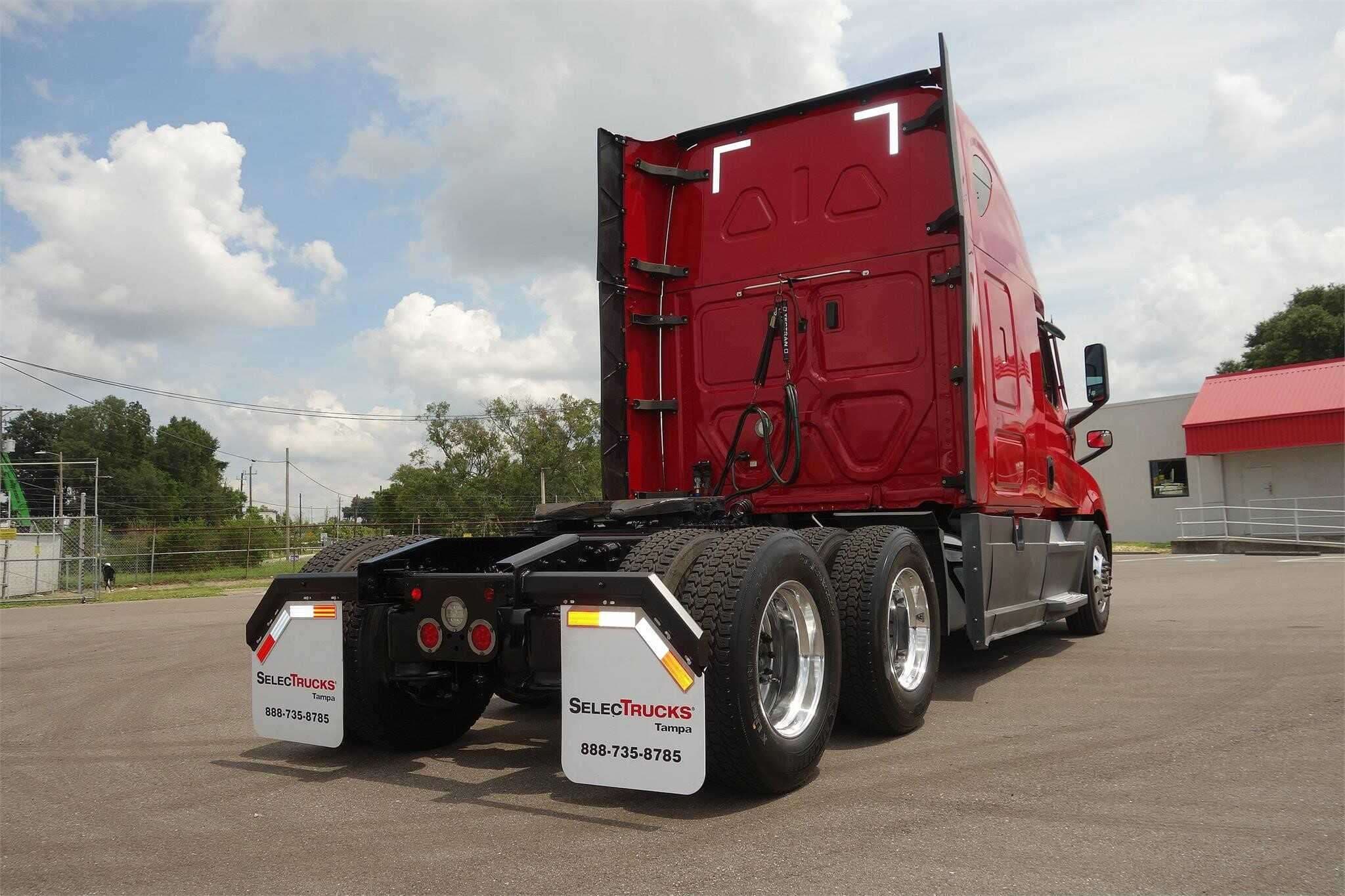 2020 Freightliner Cascadia 126 image 2