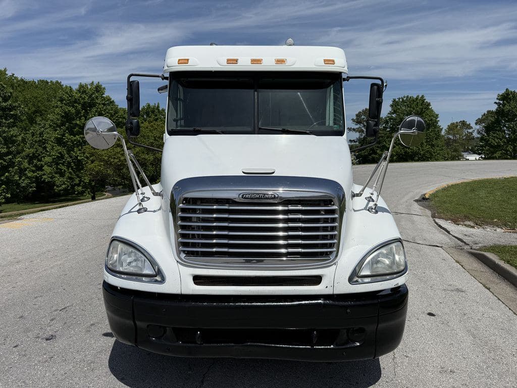 Used 2006 FREIGHTLINER CL120 image 10