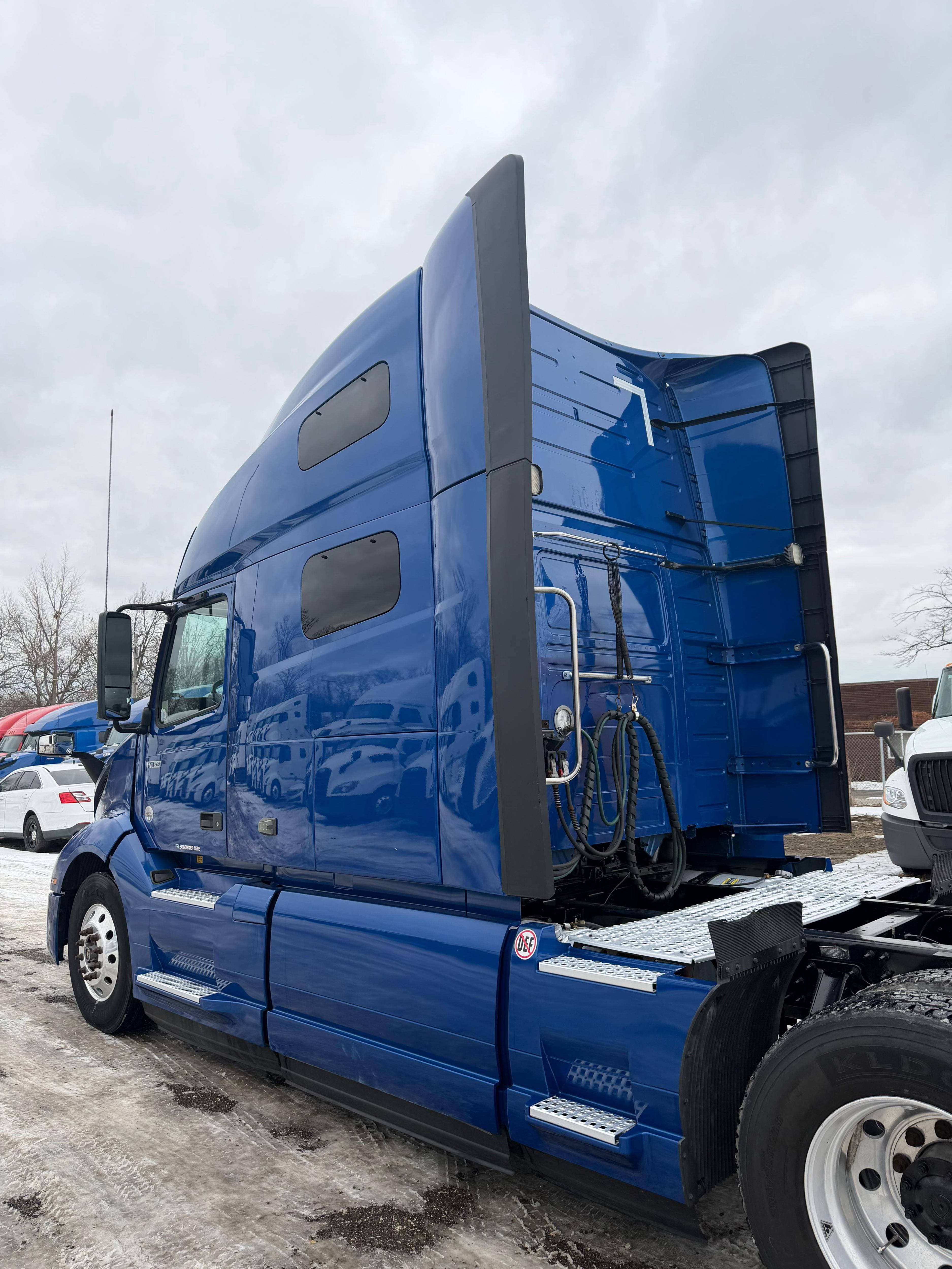 2021 Volvo VNL image 4