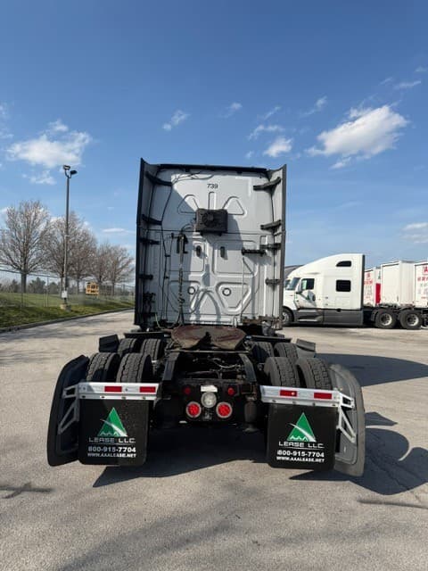 2023 Freightliner Cascadia 126 image 13