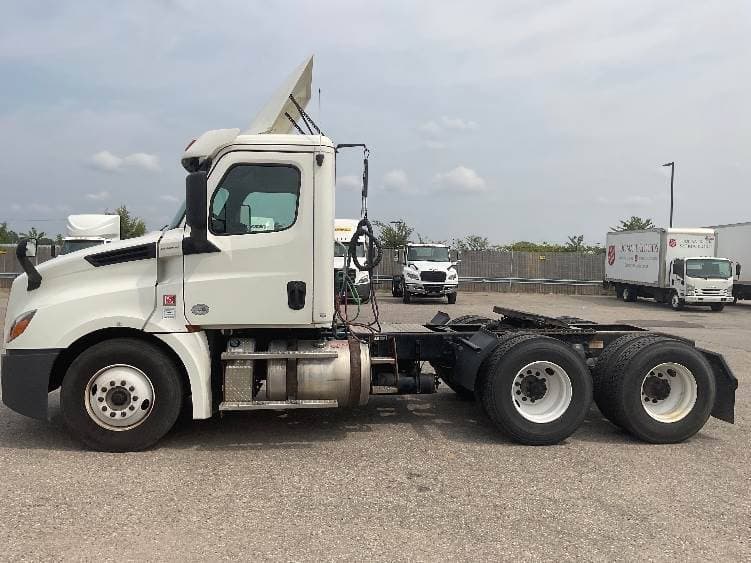 2018 Freightliner Cascadia image 3