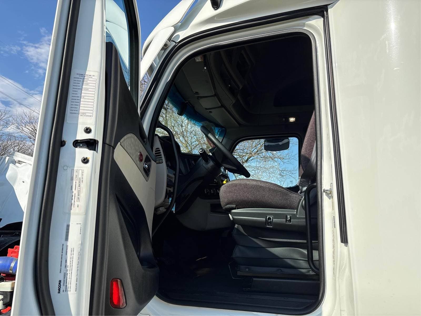 2024 Peterbilt 579 image 7