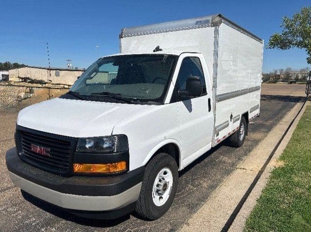 2021 GMC Commercial Vans image 2