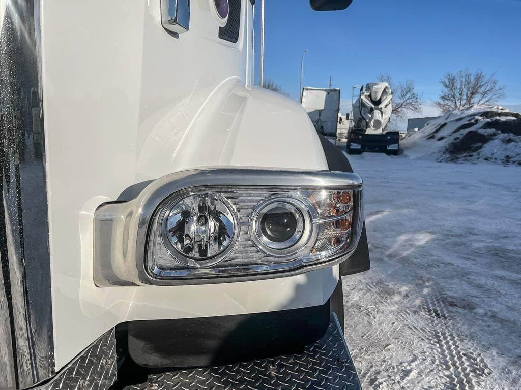 2024 Peterbilt 567 image 4