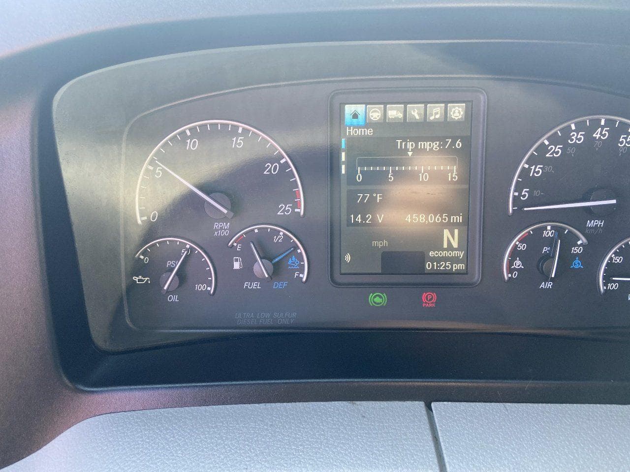 2021 FREIGHTLINER Cascadia CA126 Tandem Axle Sleeper image 9