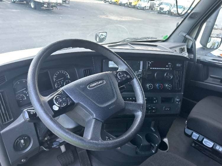 2023 Freightliner Cascadia 126 image 4
