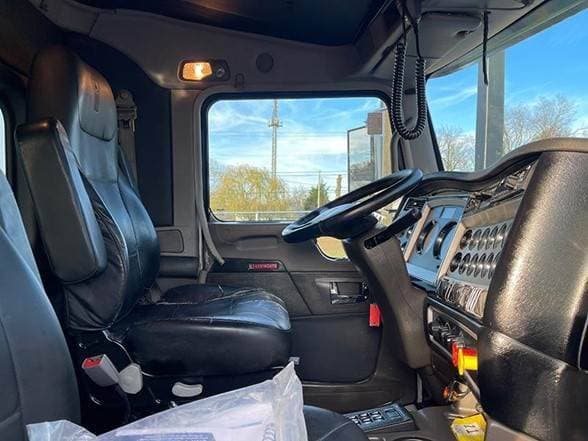 2021 Kenworth W900 image 4
