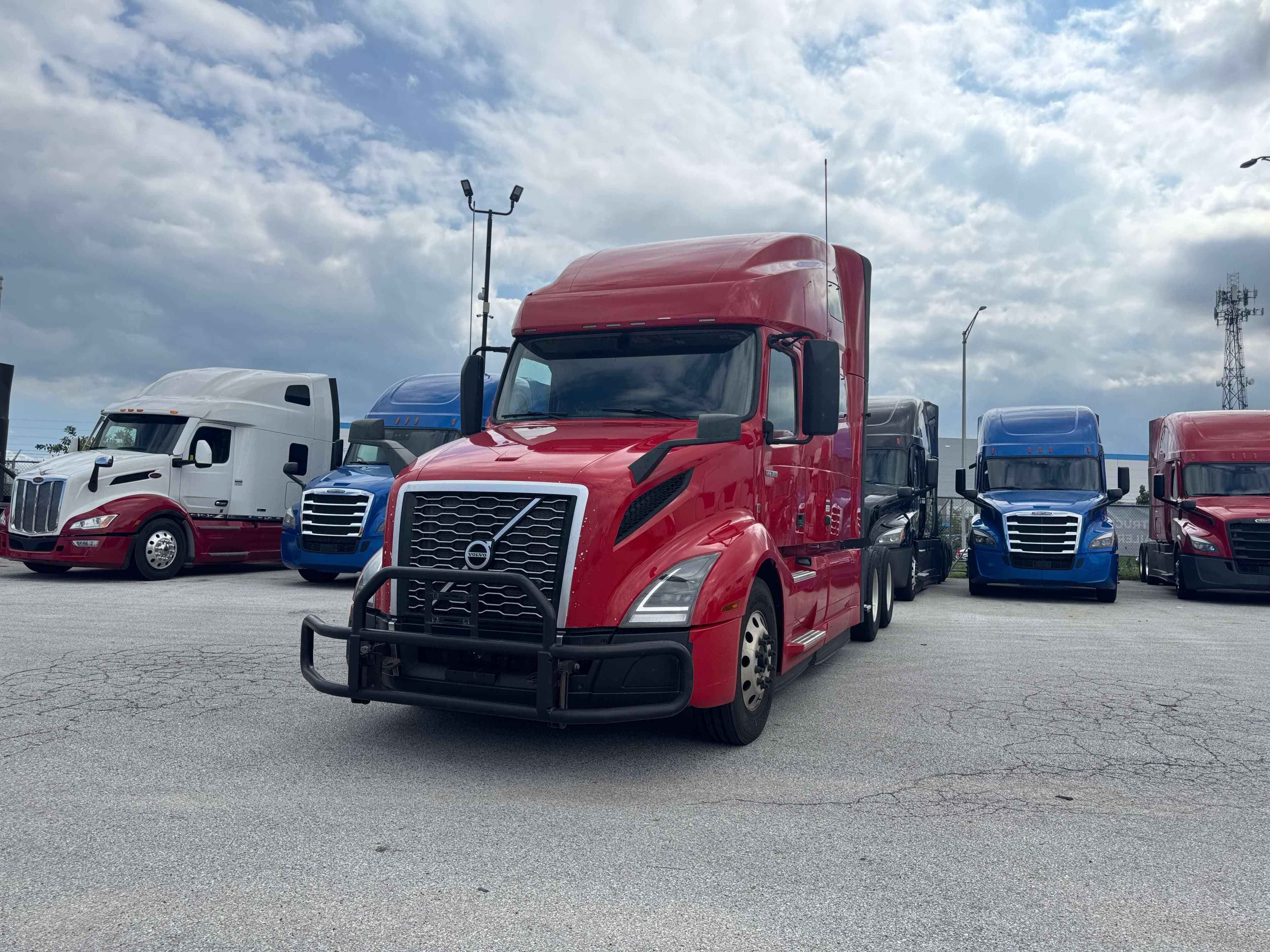 2022 Volvo VNL760 image 1