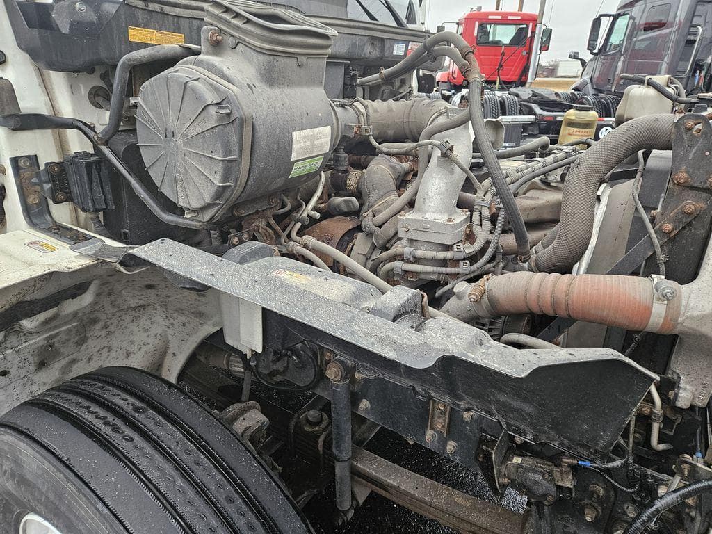 2019 Hino 338 image 14