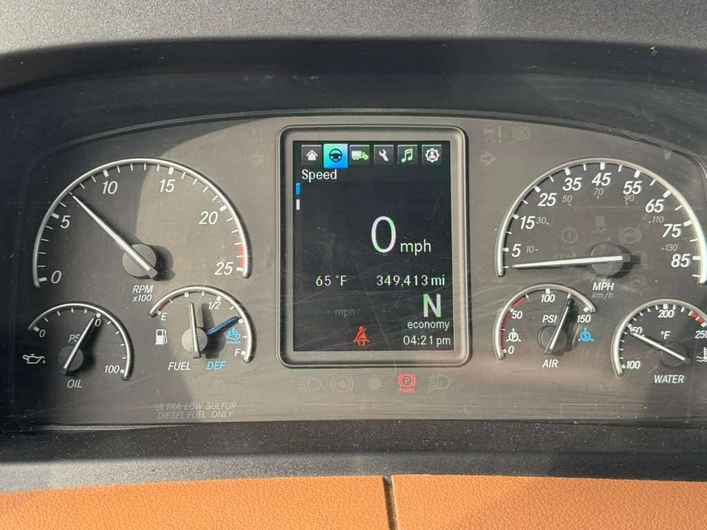 2022 Freightliner Cascadia image 11