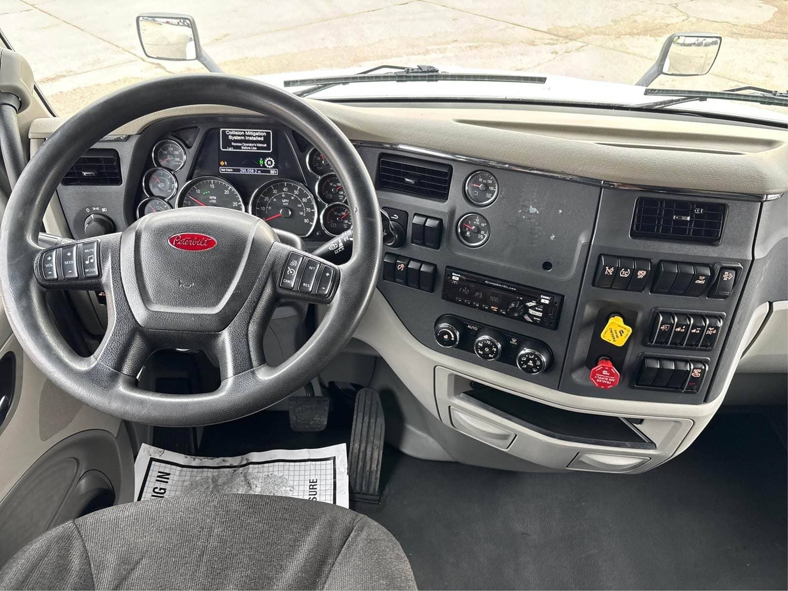 2021 Peterbilt 579 image 13