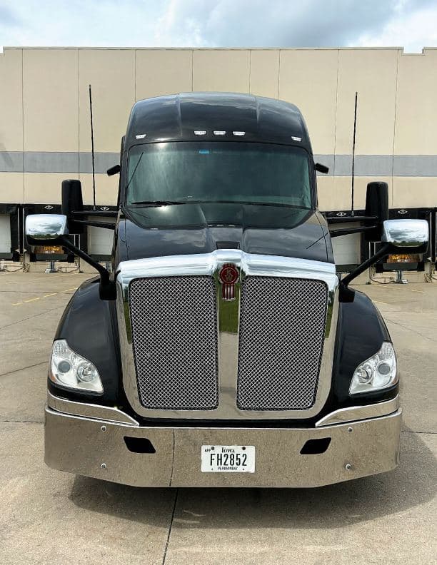 2020 Kenworth T680 image 1