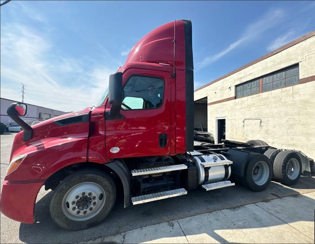 2020 Freightliner Cascadia image 10