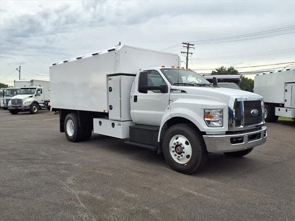 2027 Ford F750 SD image 1