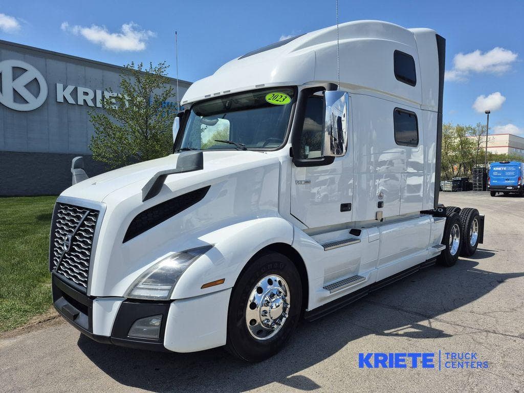 2023 Volvo VNL64T860 image 1