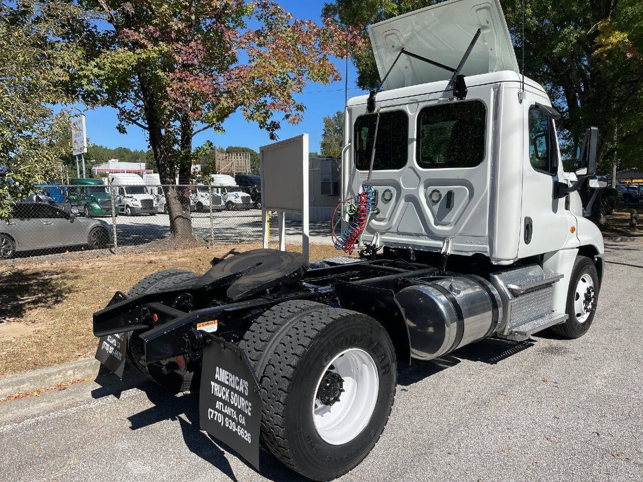 2019 Freightliner Cascadia 125 image 3
