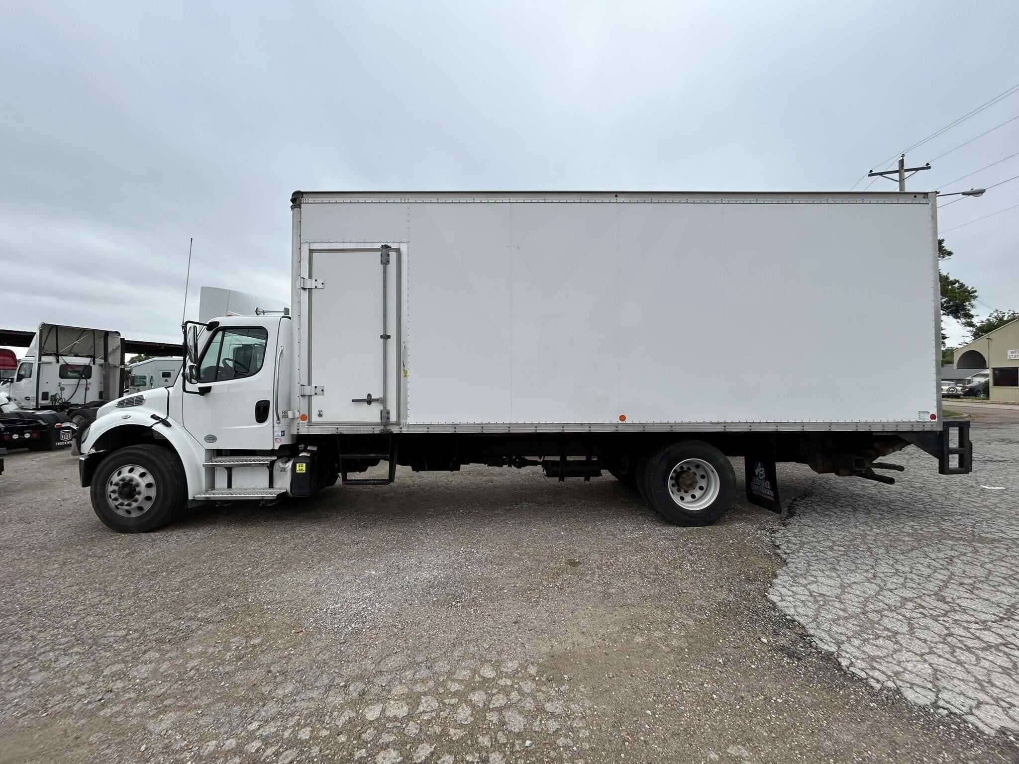 2019 Freightliner M2 image 10