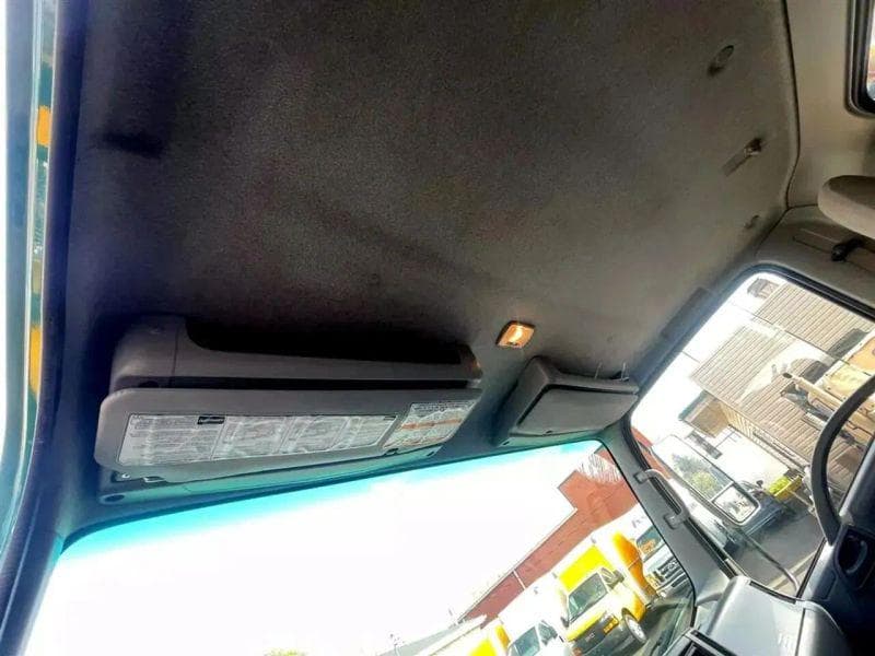 2019 Isuzu NPR image 16