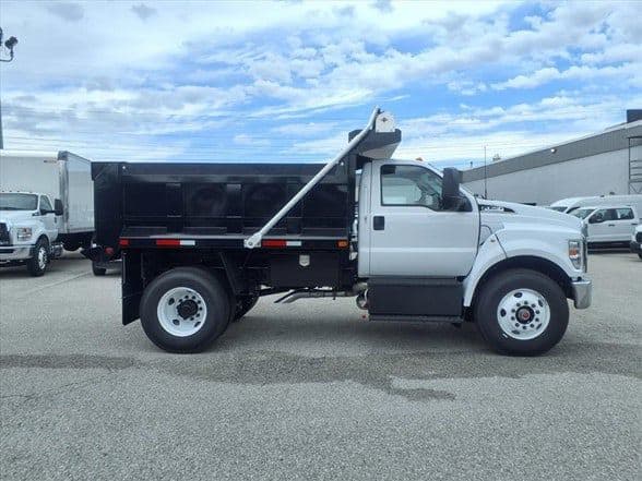 2027 Ford F750 SD image 3