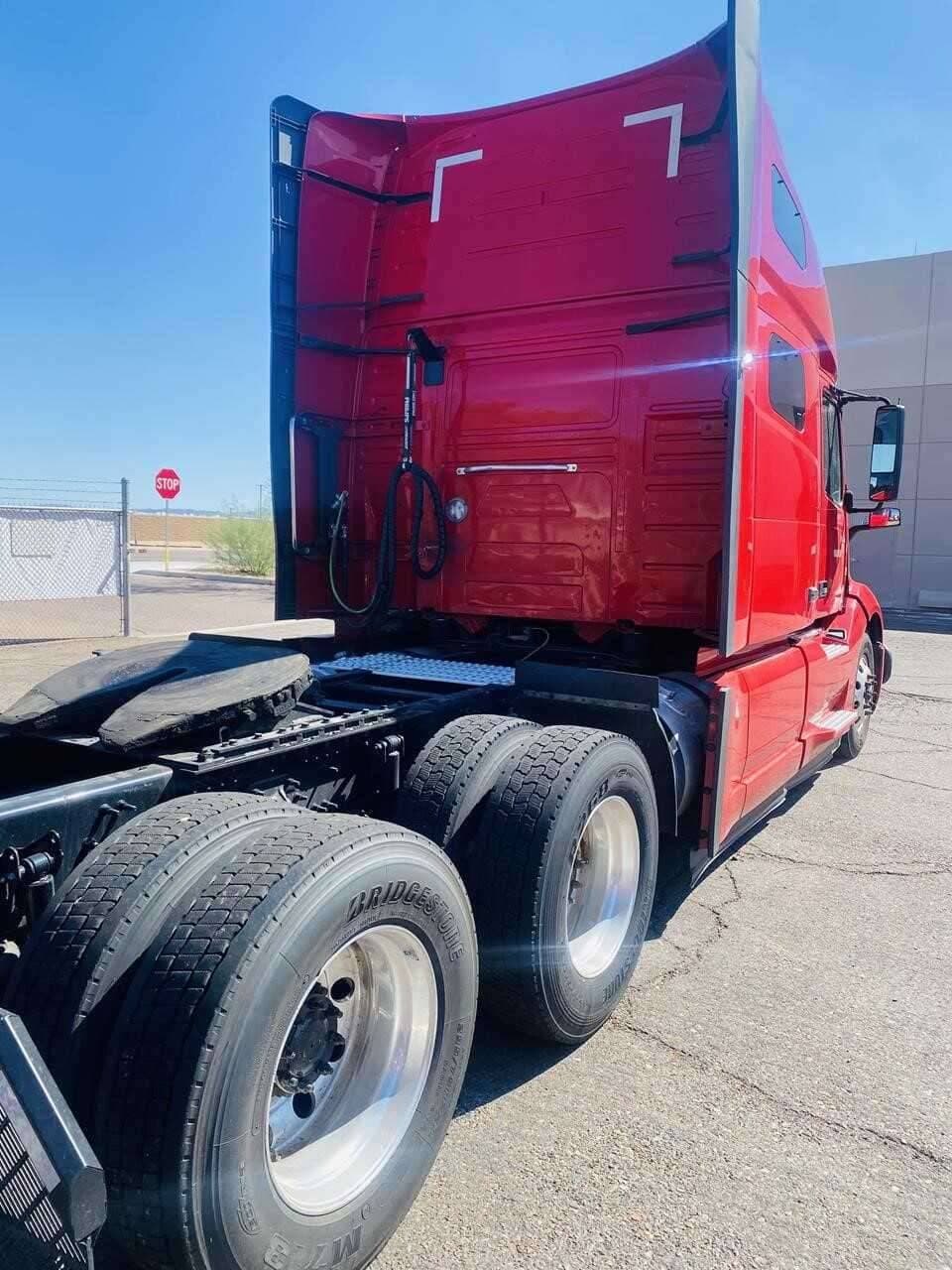 2022 Volvo VNL image 4