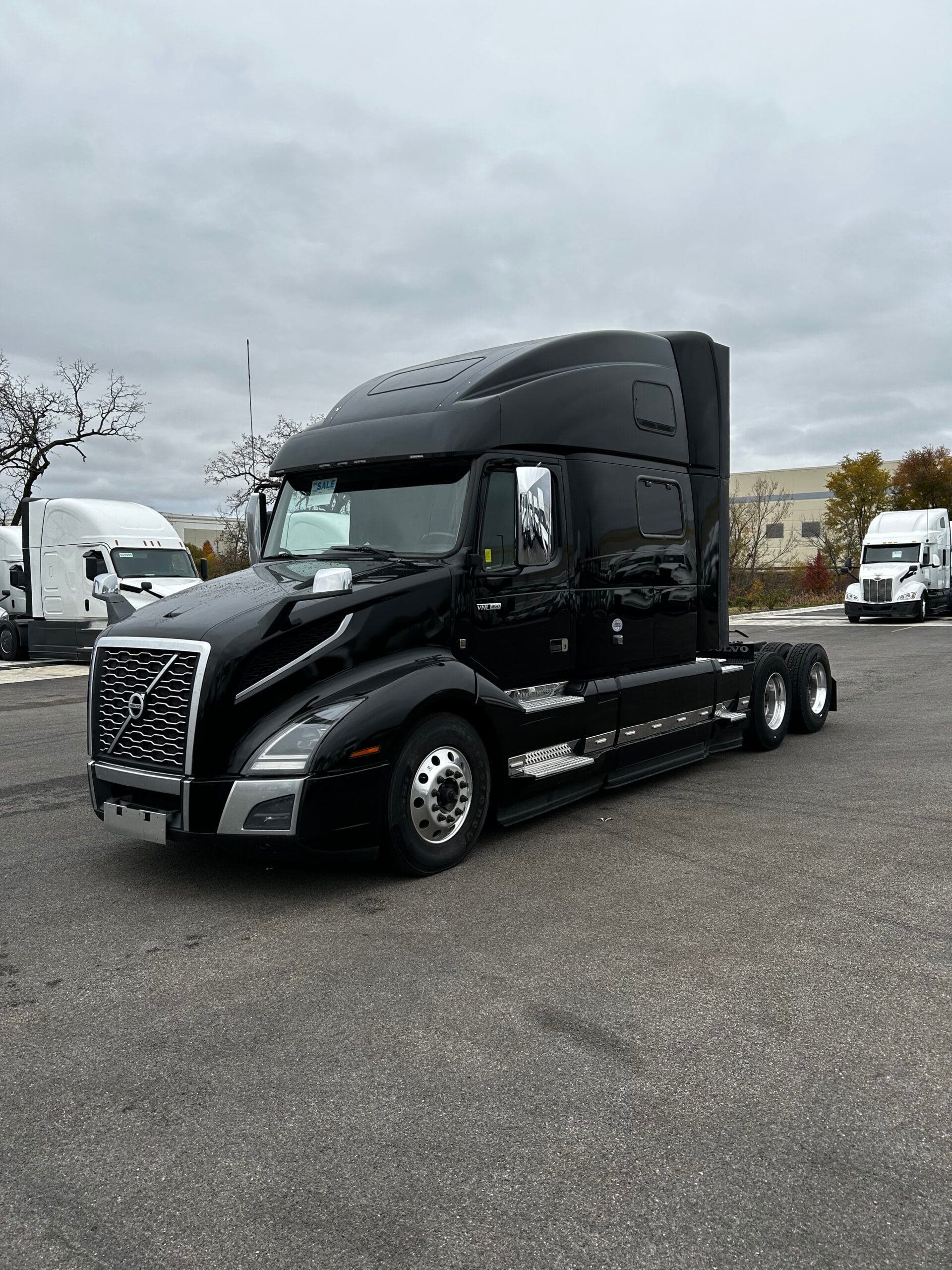 2022 Volvo VNL image 1