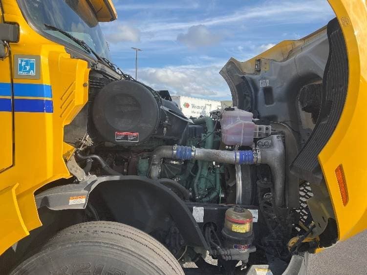 2022 Volvo VNL image 5