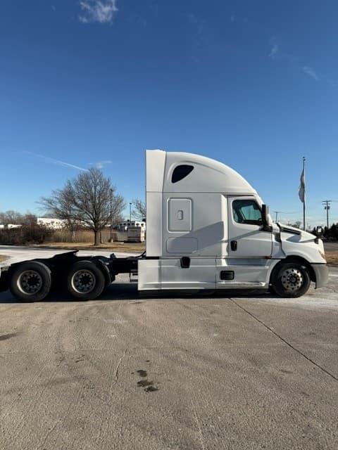 2021 Freightliner Cascadia image 10