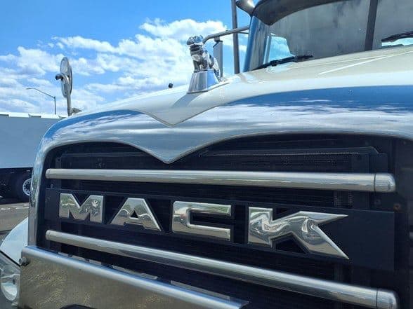 2020 Mack GRANITE 64FT image 12