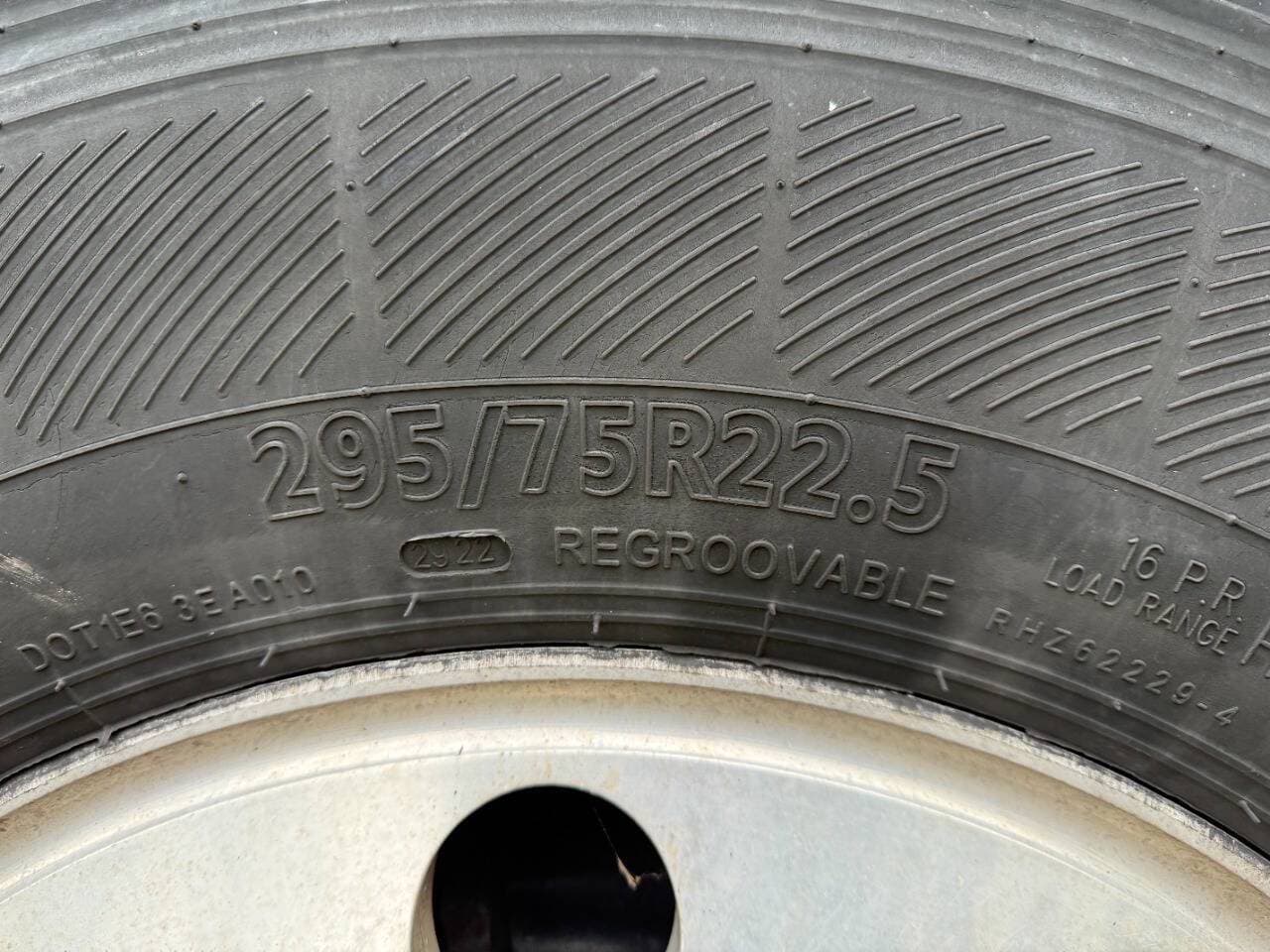 2022 International LT625 image 35