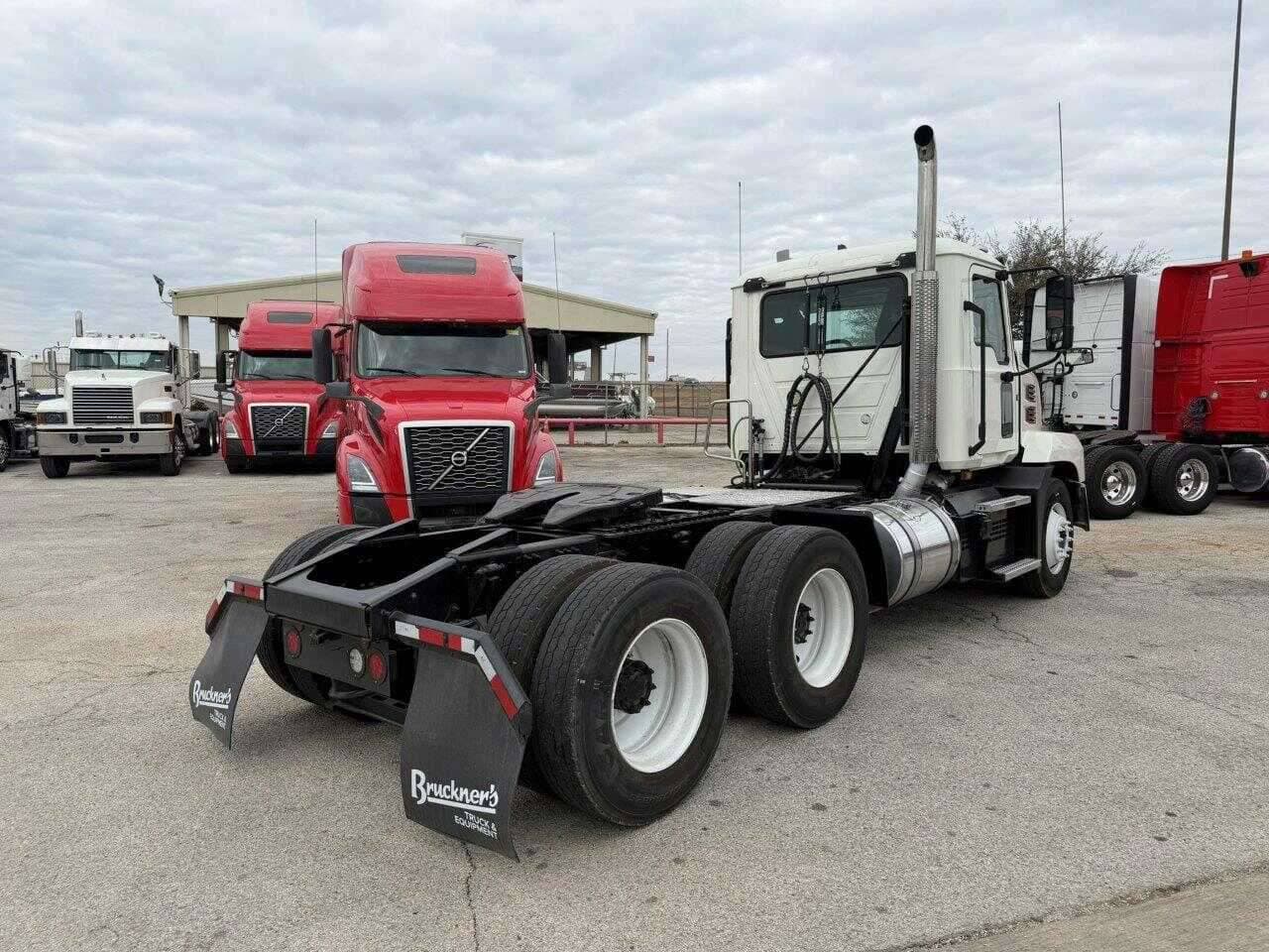 Used 2020 MACK ANTHEM Conventional - Day Cab in Fort Worth, TX image 6