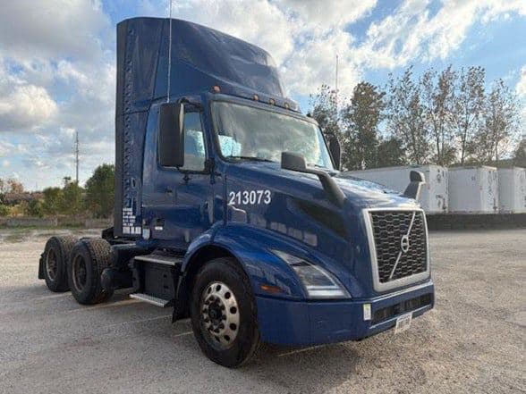 2021 Volvo VNR64T300 image 2
