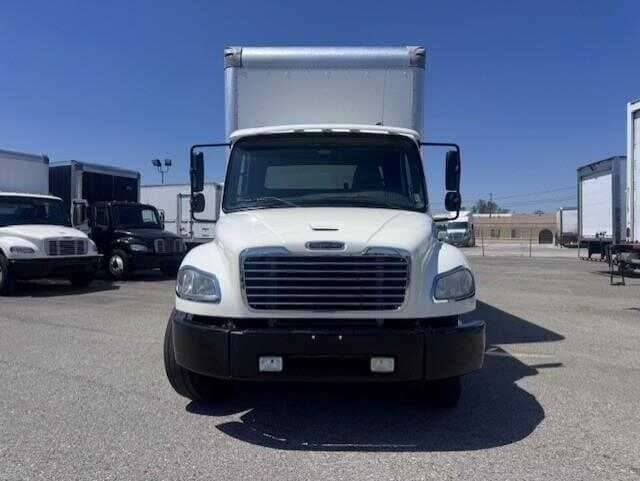 2019 Freightliner M2 image 3