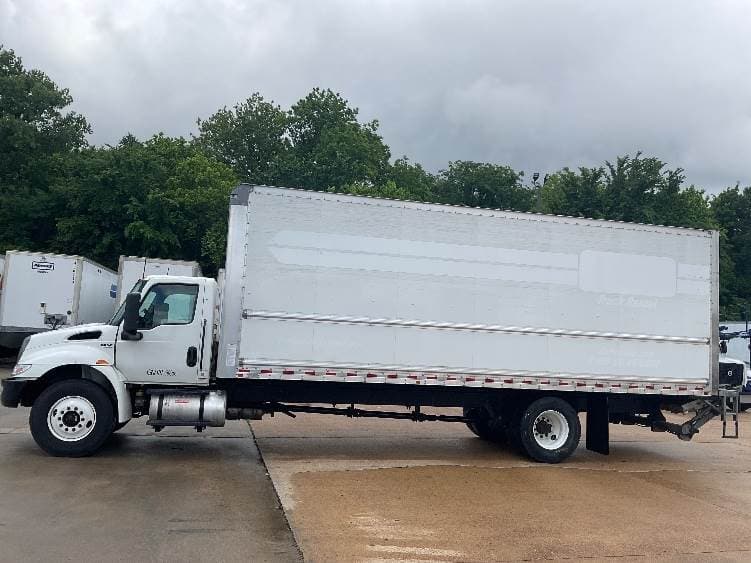 2022 International MV607 Box Truck - 220HP, 6 Speed Automatic, Roll up Door image 4