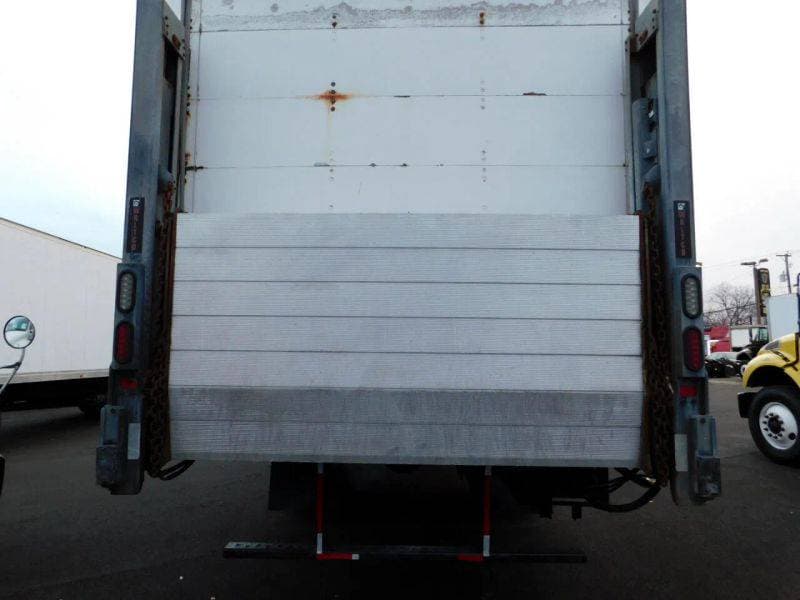 2017 Freightliner M2 106 image 32