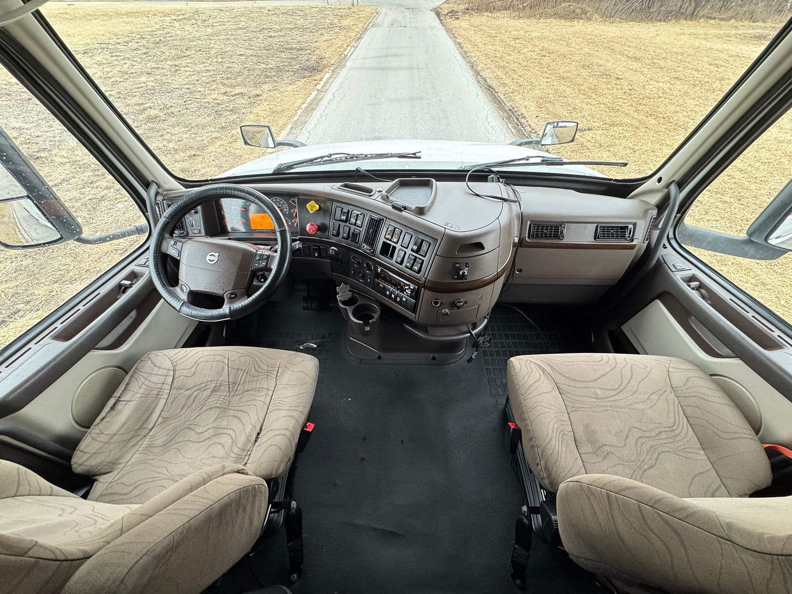 2018 Volvo VNL670 image 14