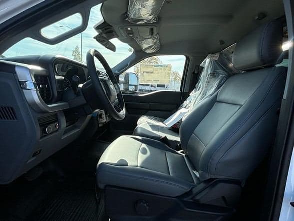 2024 Ford F550 image 13