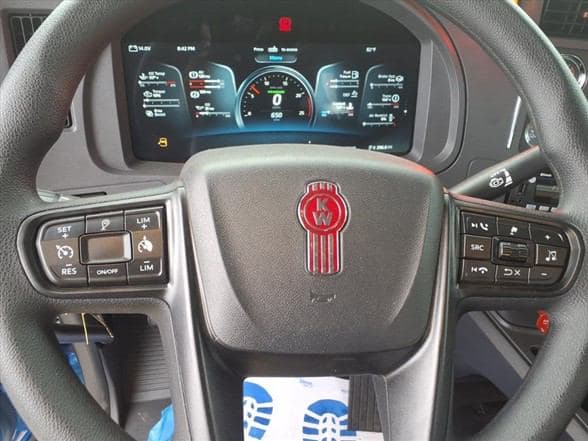 2026 Kenworth T880 image 22