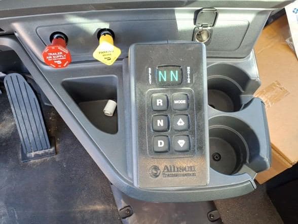 2026 Kenworth T880 image 16