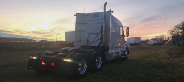 1998 VOLVO VNL64T430 image 4