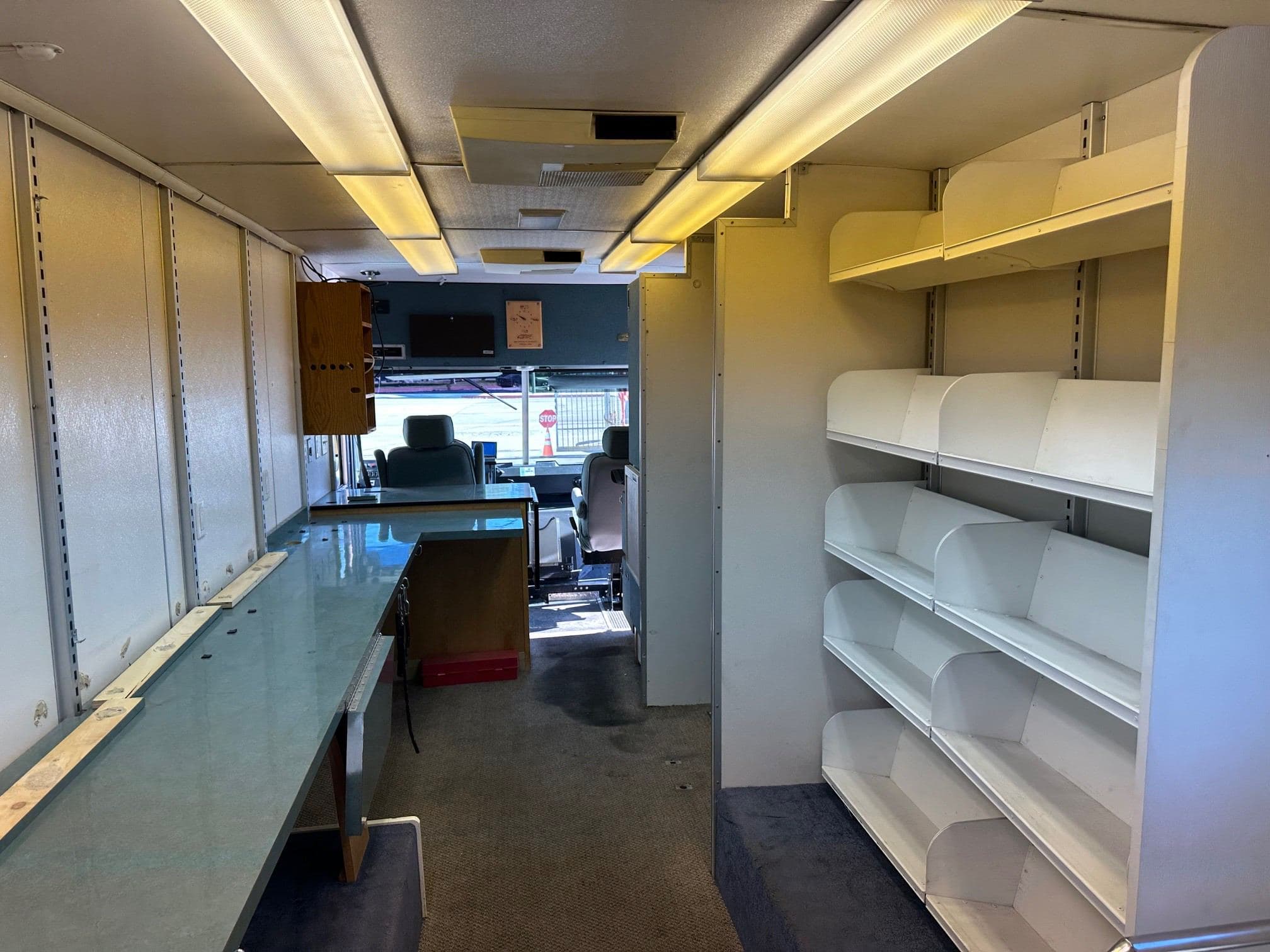 2002 WORKHORSE Step Van with Handicap Lift image 19