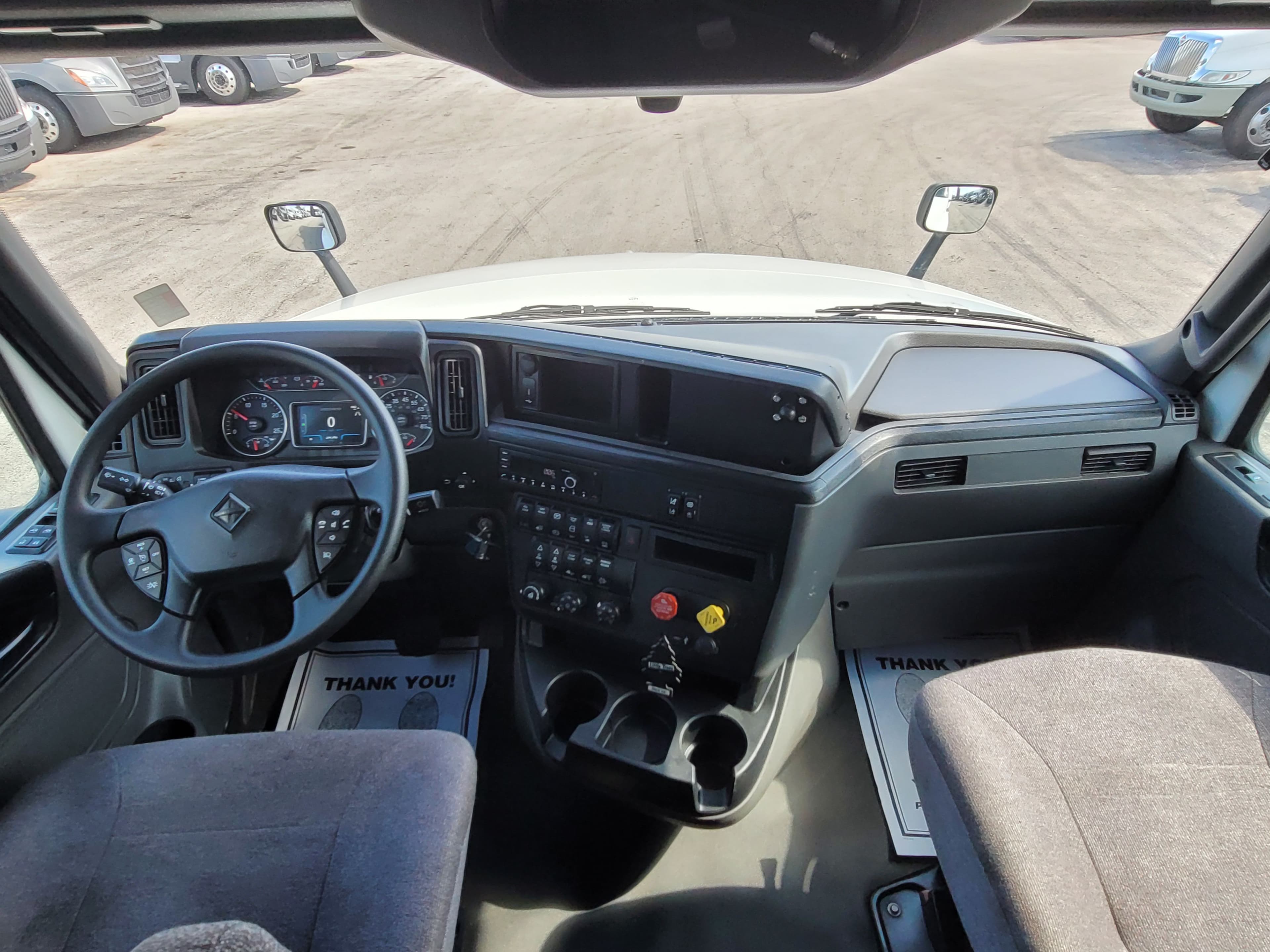 2022 International LT image 10