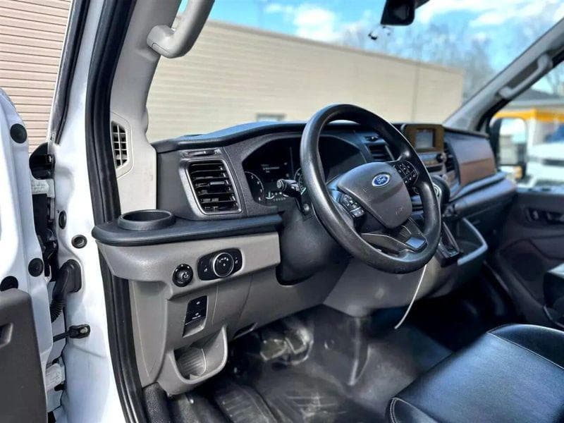 2021 Ford CF8000 image 9